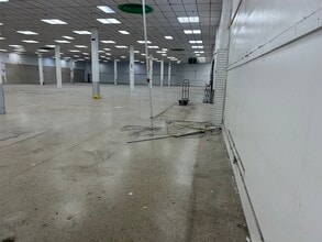 253-01 Rockaway Blvd, Rosedale, NY à louer Photo intérieure– Image 1 sur 9