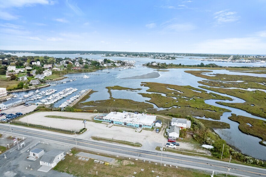 706 Succotash Rd, South Kingstown, RI à vendre - Photo de l’immeuble – Image 3 sur 37