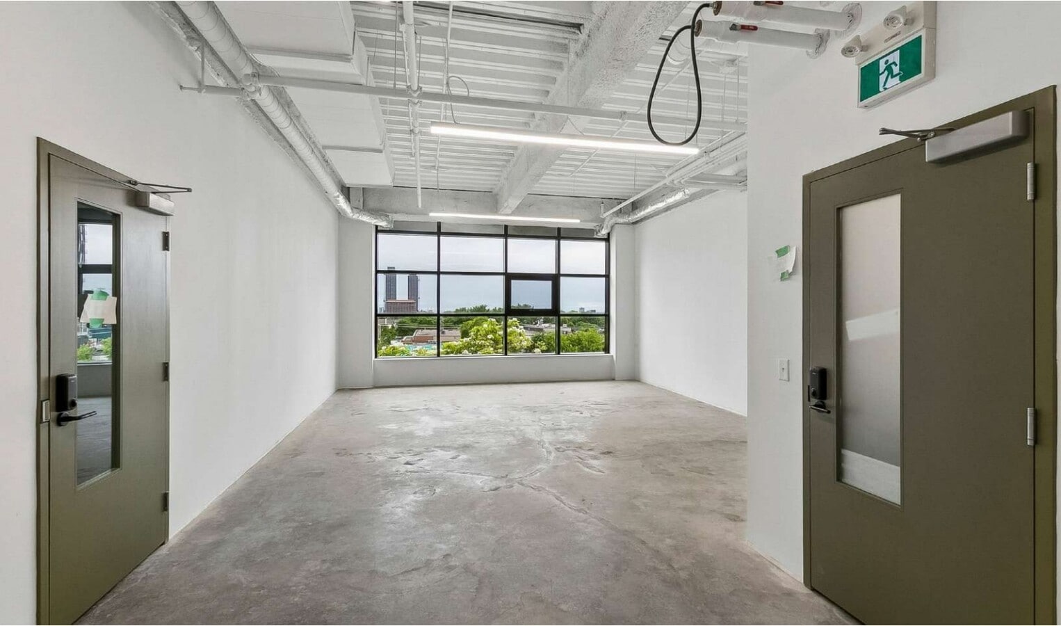 288-300 Geary Ave, Toronto, ON M6H 2C5 - Lot 401 - - Photo intérieure - Image 2 of 9