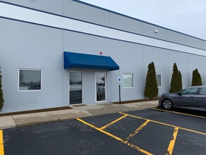 101 Theodore Dr, Oswego, IL à louer Photo de l’immeuble– Image 1 sur 30