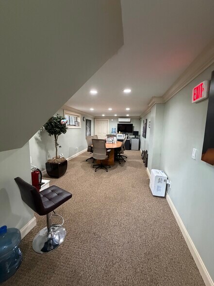 13024-13030 Horace Harding Expy, Flushing, NY à louer - Photo de l’immeuble – Image 3 sur 6