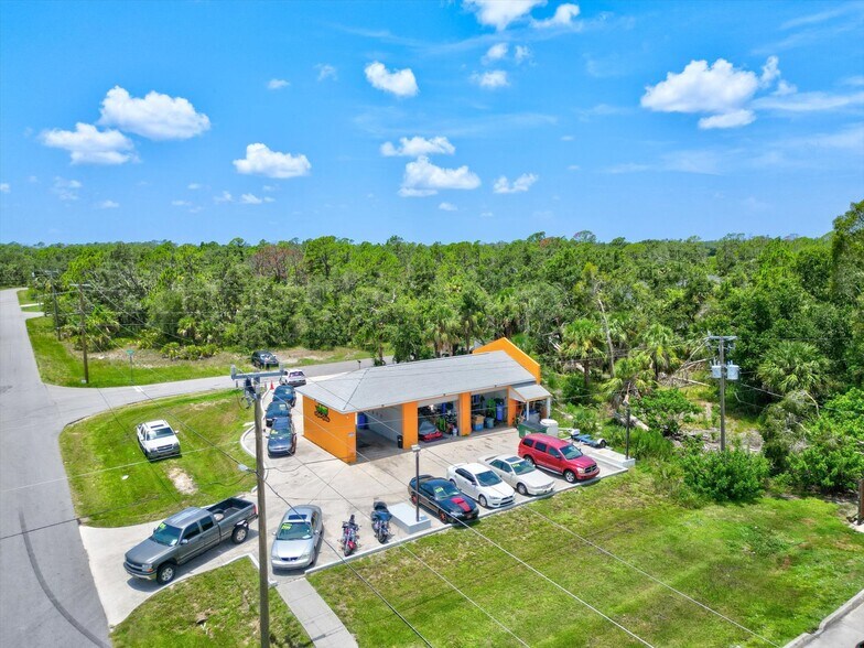 15182 Dahlgren Ave, Port Charlotte, FL à louer - Photo de l’immeuble – Image 3 sur 46