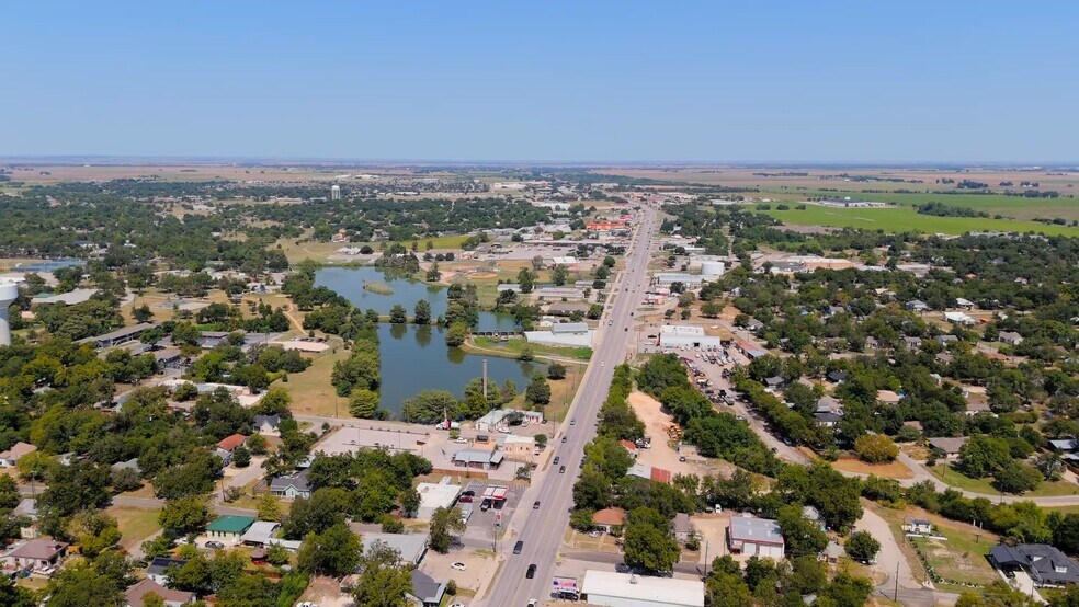 1119 N Main St, Taylor, TX à vendre - Vidéo sur l’annonce professionnelle – Image 2 sur 30