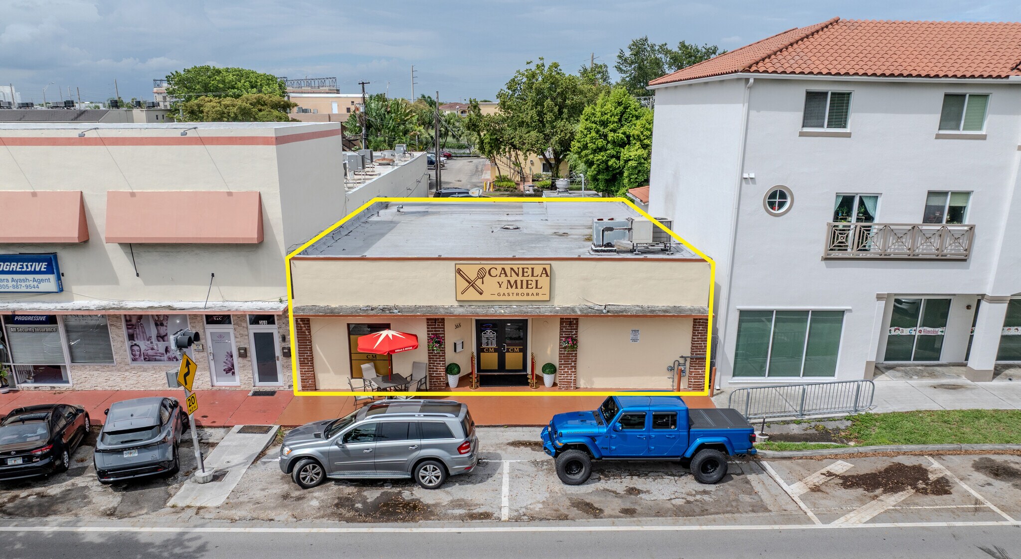 365 N Royal Poiciana Blvd, Miami Springs, FL à vendre Photo de l’immeuble– Image 1 sur 13