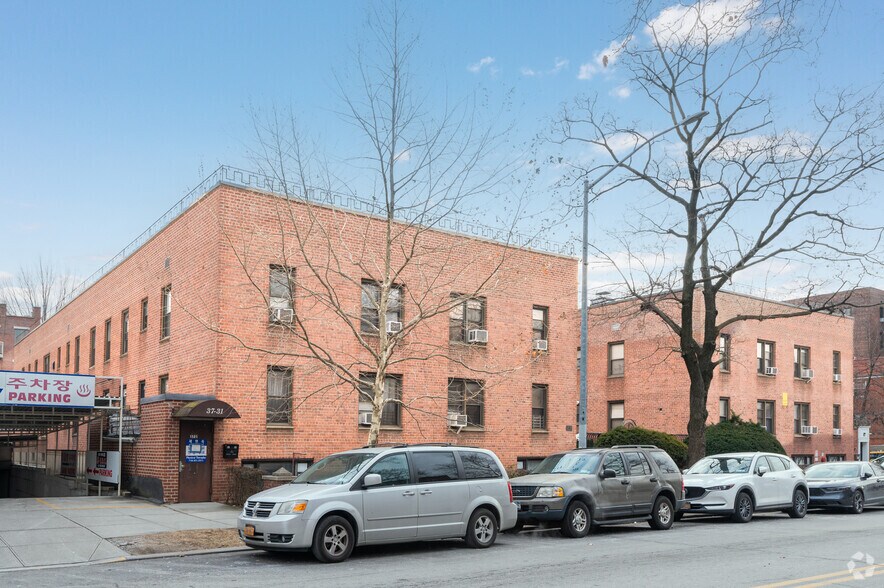 37-31 149th St, Flushing, NY à vendre - Photo de l’immeuble – Image 2 sur 5