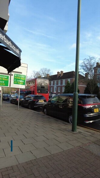 Monks Way, Londres à louer - Vidéo sur l’annonce professionnelle – Image 2 sur 8