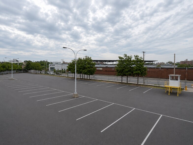 10701 Avenue D, Brooklyn, NY à vendre - Photo de l’immeuble – Image 3 sur 6