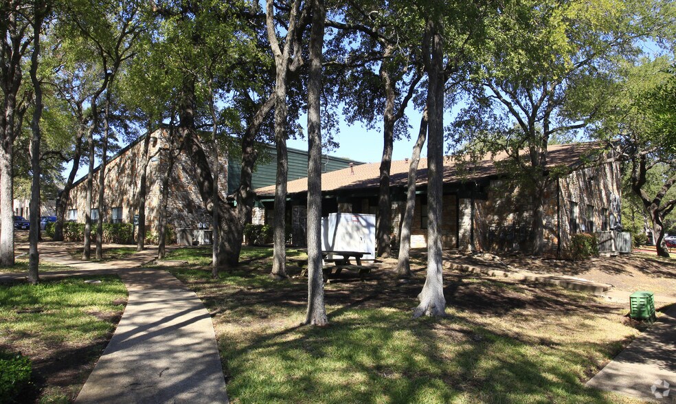 12411 Hymeadow Dr, Austin, TX à louer - Photo de l’immeuble – Image 3 sur 6