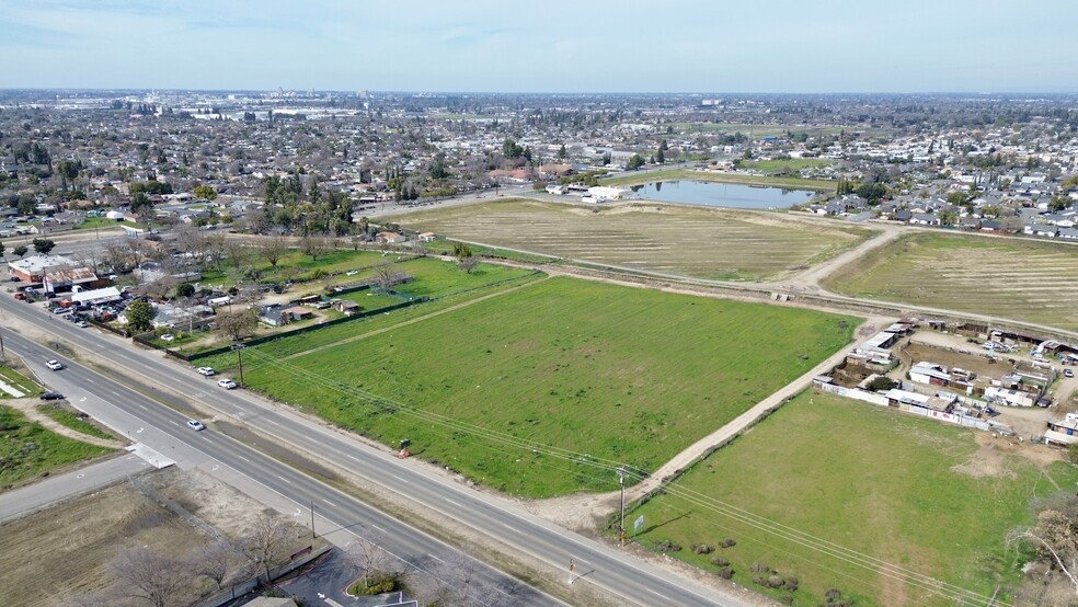 4865 E Jensen Ave, Fresno, CA à vendre - Photo de l’immeuble – Image 2 sur 6