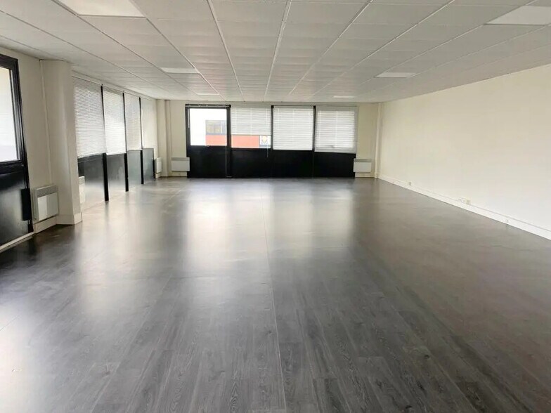 Bureau dans Herblay-sur-Seine à louer - Photo de l’immeuble – Image 2 sur 11