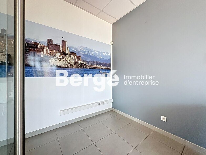 Local commercial dans Antibes à vendre - Photo intérieure – Image 3 sur 7