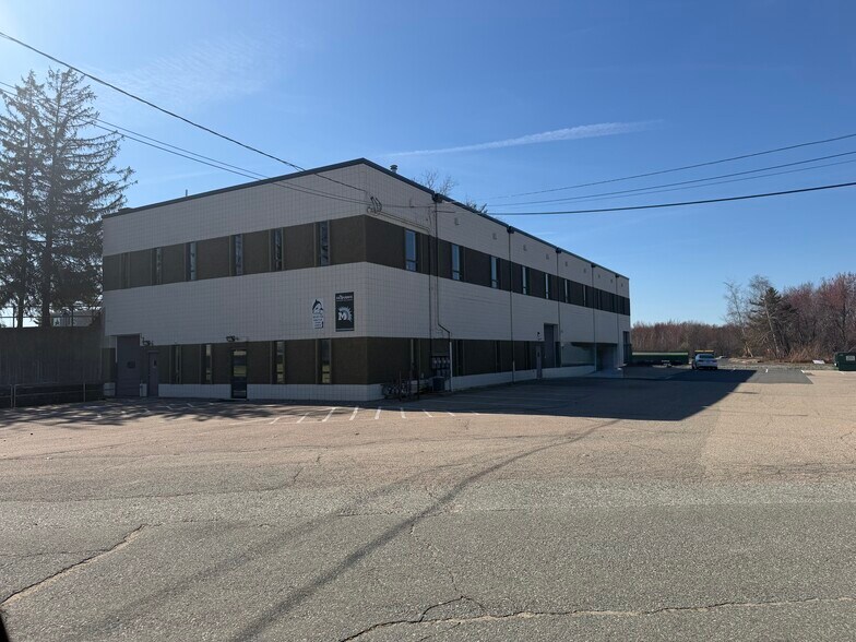 144 Bignall St, Warwick, RI à louer - Photo de l’immeuble – Image 2 sur 3