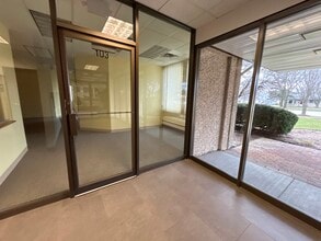 125 S Wilke Rd, Arlington Heights, IL à louer Photo intérieure– Image 1 sur 7