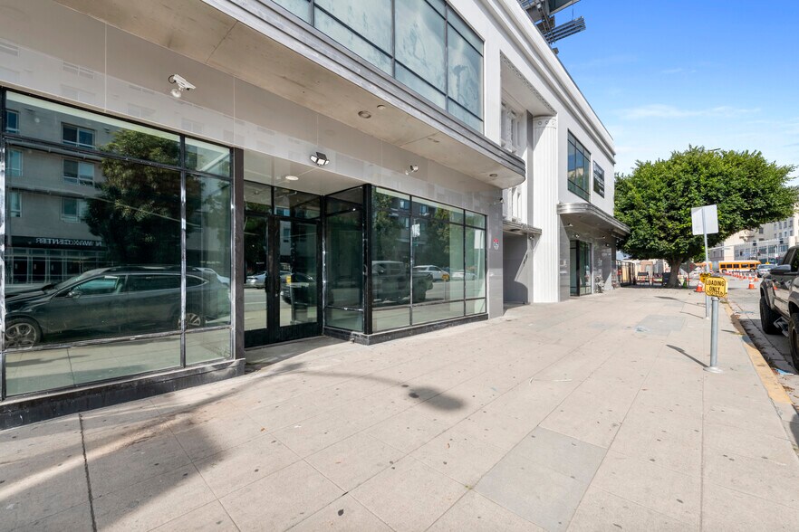 735 S La Brea Ave, Los Angeles, CA à louer - Photo de l’immeuble – Image 3 sur 11