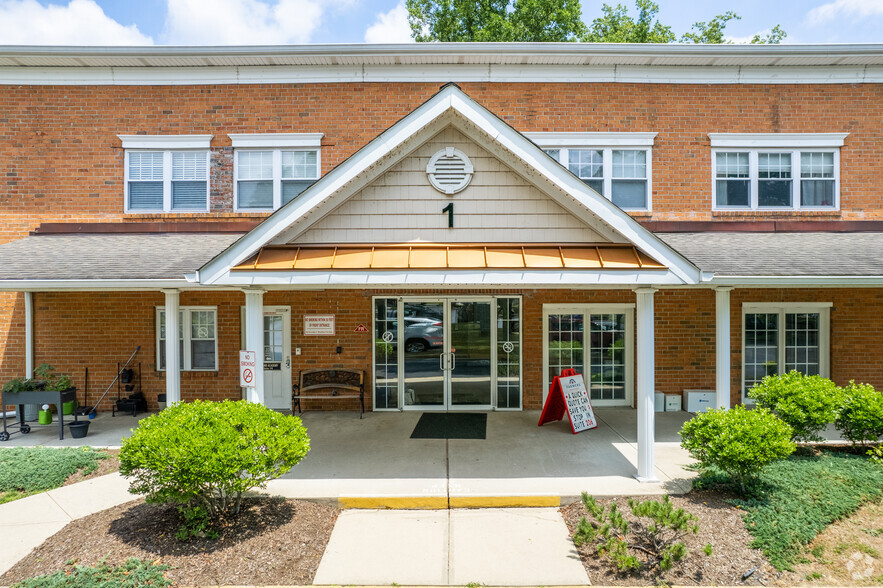 190 N Evergreen Ave, Woodbury, NJ à louer - Photo de l’immeuble – Image 2 sur 18