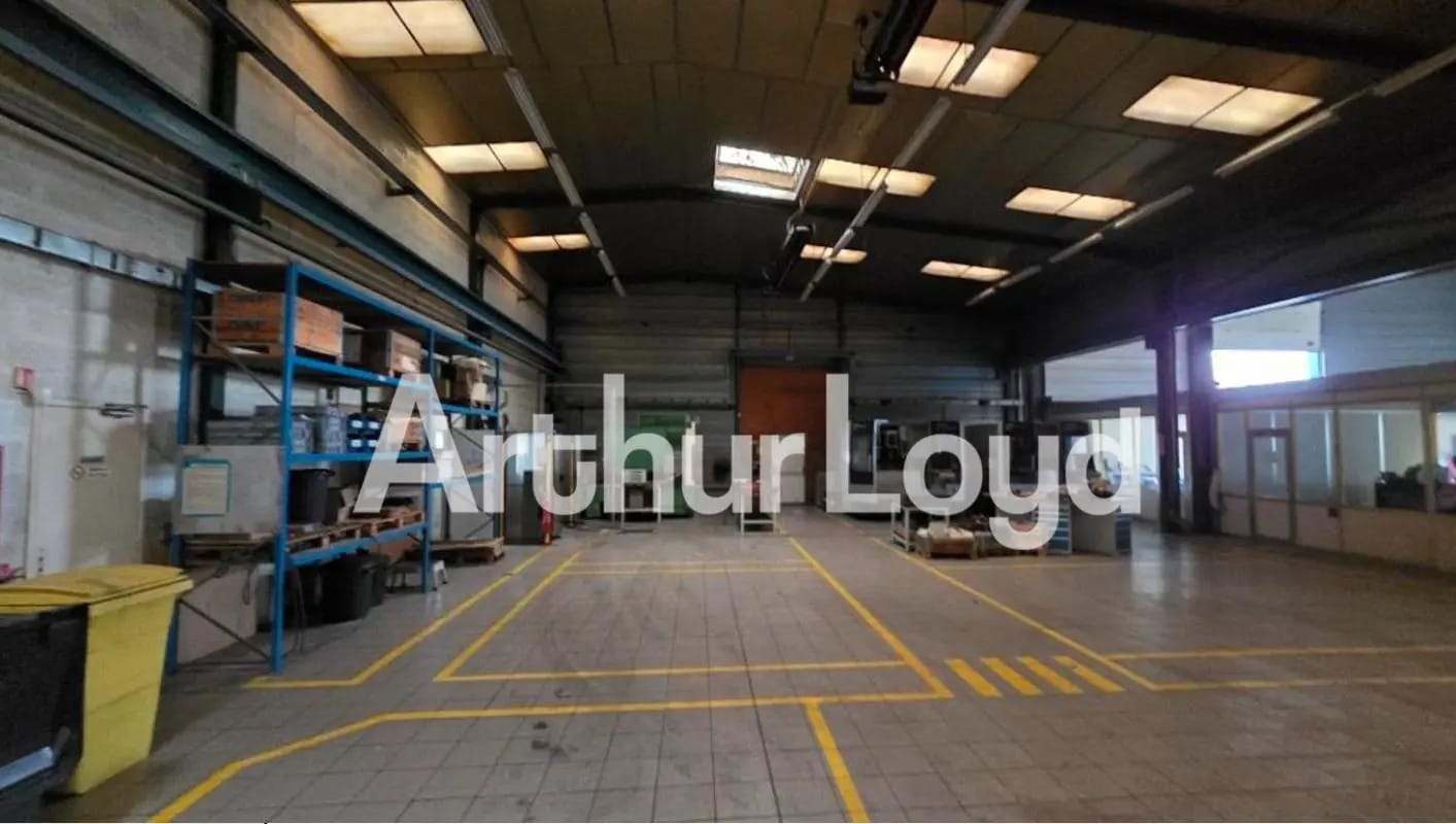 Local d'activités dans Mondeville à vendre Photo intérieure– Image 1 sur 3
