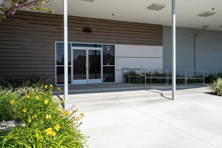 11077 Rush St, South El Monte, CA à louer - Photo de l’immeuble – Image 3 sur 12