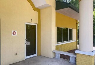 811 N Summit St, Crescent City, FL à louer Photo de l’immeuble– Image 1 sur 8