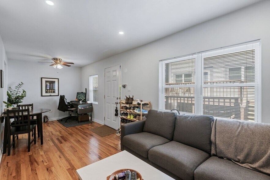 1849 W Wabansia Ave, Chicago, IL à vendre - Photo intérieure – Image 2 sur 18