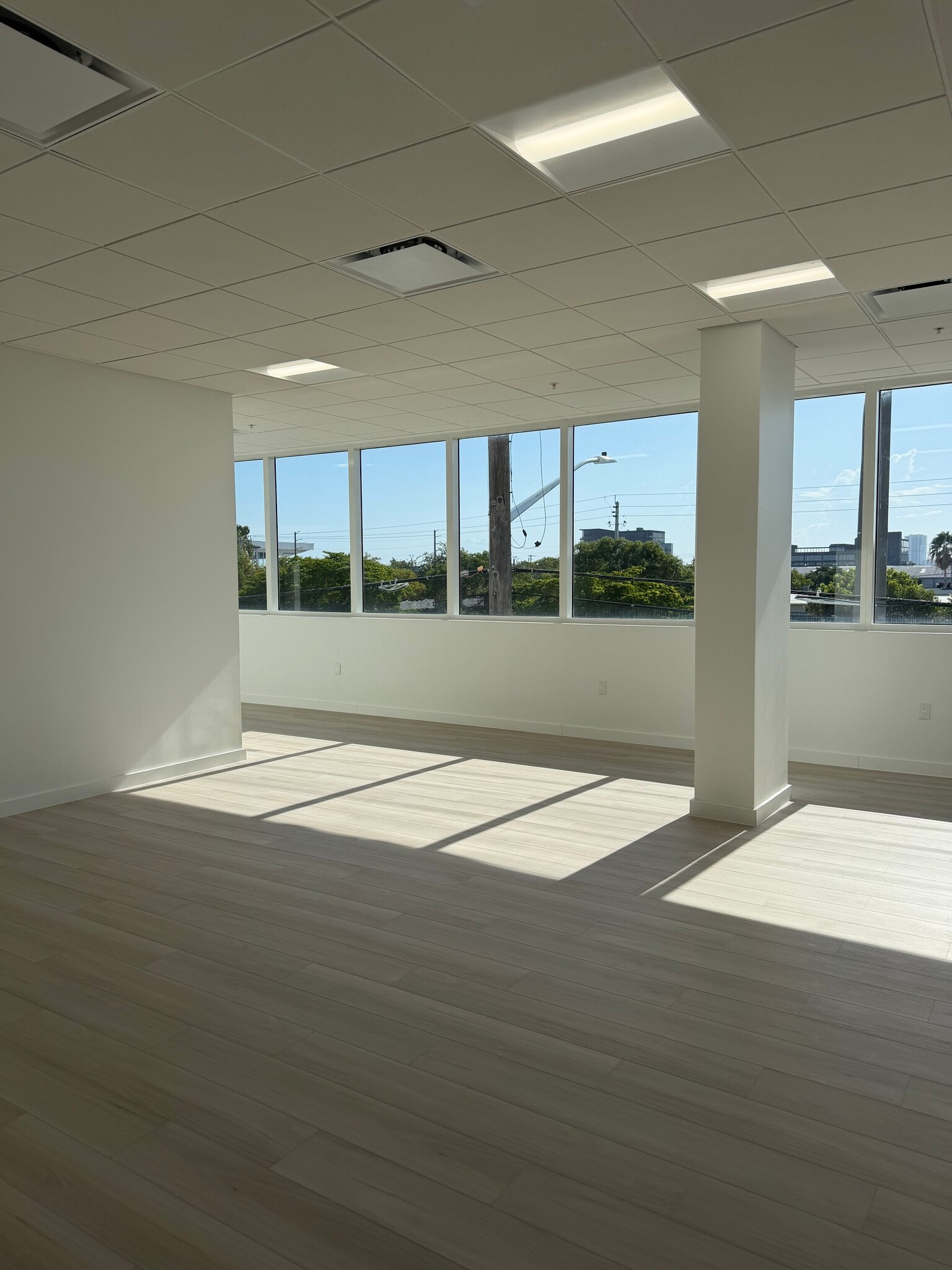 500 N Dixie Hwy, Hallandale Beach, FL à louer Photo intérieure– Image 1 sur 4