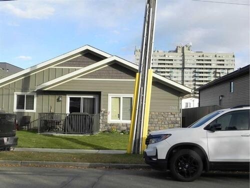 3707 51 Av, Red Deer, AB à vendre - Photo de l’immeuble – Image 2 sur 10