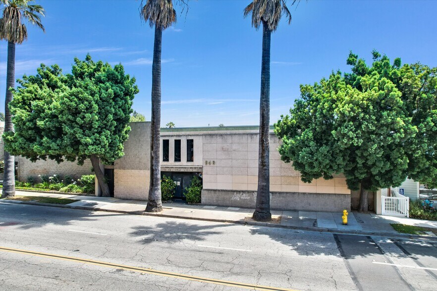 848 N Fair Oaks Ave, Pasadena, CA à vendre - Photo de l’immeuble – Image 2 sur 4