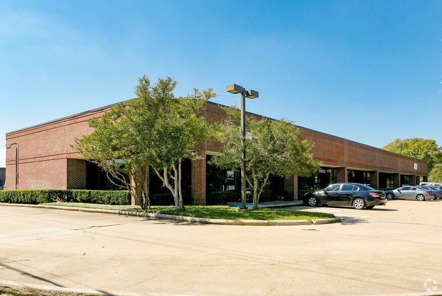 12705 S Kirkwood Rd, Stafford, TX à louer - Photo principale – Image 2 sur 6