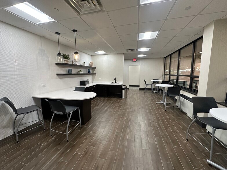 2201 Rt 38, Cherry Hill, NJ à louer - Hall d’entrée – Image 3 sur 11