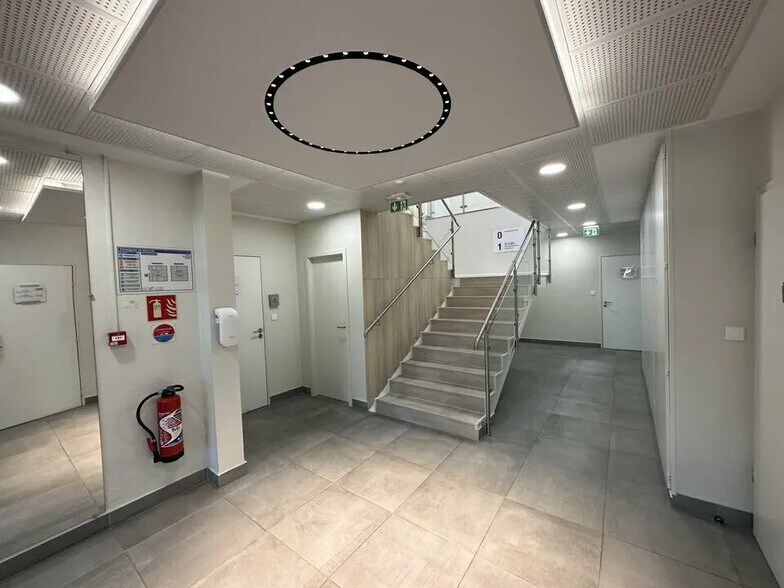Bureau dans Lingolsheim à louer - Hall d’entrée – Image 2 sur 6