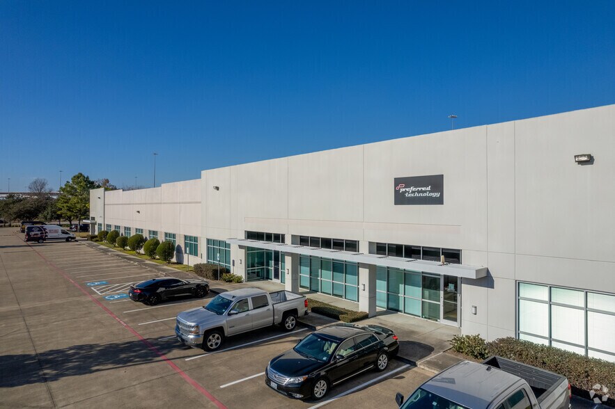 10245 W Little York Rd, Houston, TX à louer - Photo de l’immeuble – Image 3 sur 8