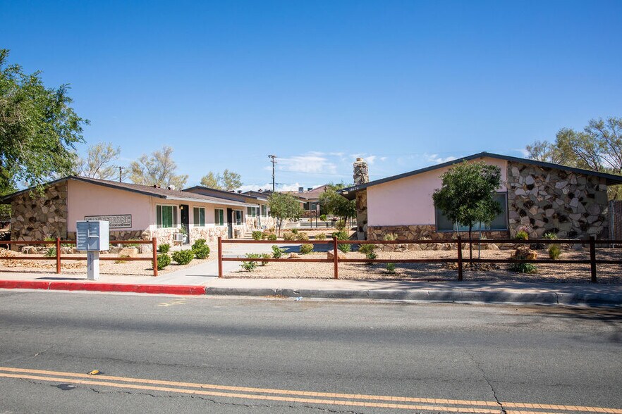 19170 Highway 18, Apple Valley, CA à vendre - Photo de l’immeuble – Image 3 sur 72