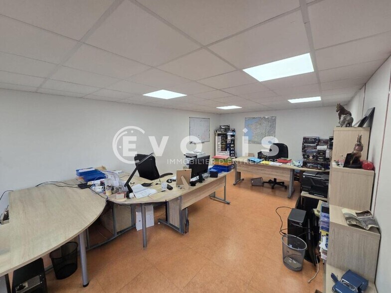 Bureau dans Étréchy à louer - Photo intérieure – Image 2 sur 9