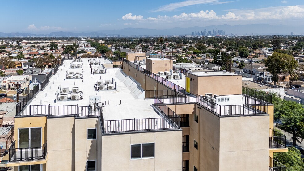 6901 S Western Ave, Los Angeles, CA à vendre - Photo de l’immeuble – Image 2 sur 49