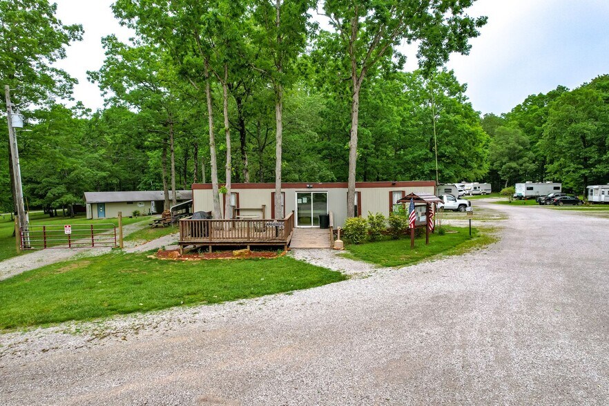 Oak Park Cir, Crossville, TN à vendre - Photo de l’immeuble – Image 3 sur 12