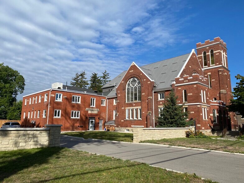 1061 Richmond St, London, ON à vendre - Photo de l’immeuble – Image 1 sur 11