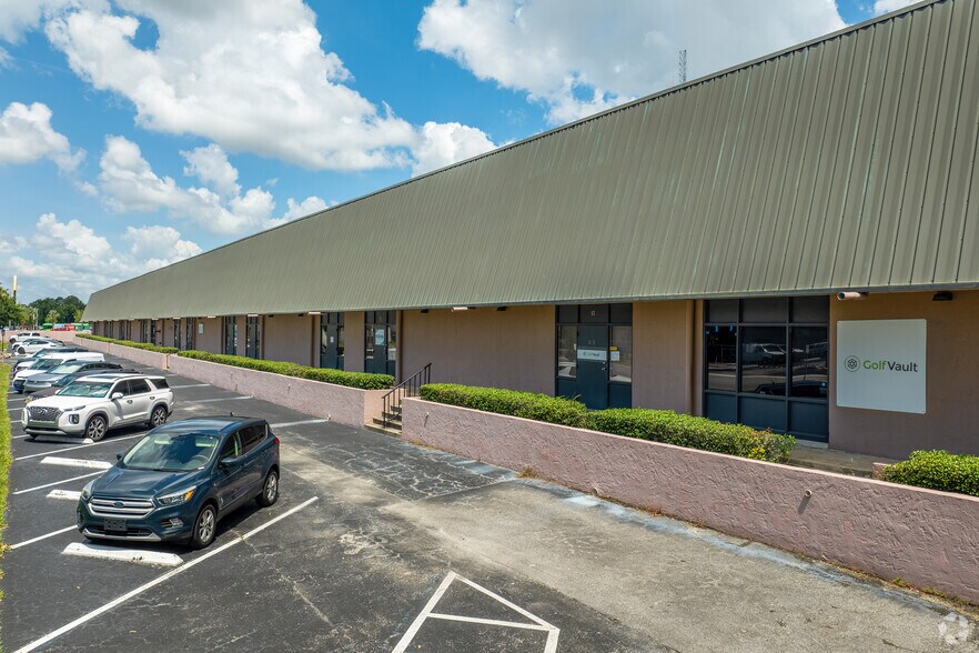 1271 La Quinta Dr, Orlando, FL à louer - Photo de l’immeuble – Image 1 sur 13