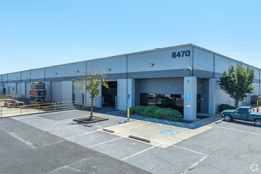 8470 Belvedere Ave, Sacramento, CA à louer - Photo principale – Image 1 sur 15