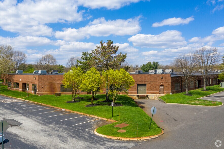 136 Gaither Dr, Mount Laurel, NJ à louer - Photo de l’immeuble – Image 2 sur 2