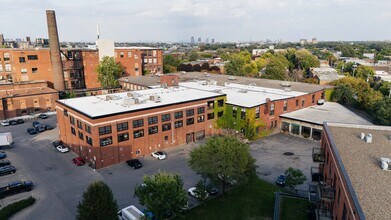 5524 Saint-Patrick Rue, Montréal, QC à louer Aérien– Image 1 sur 9