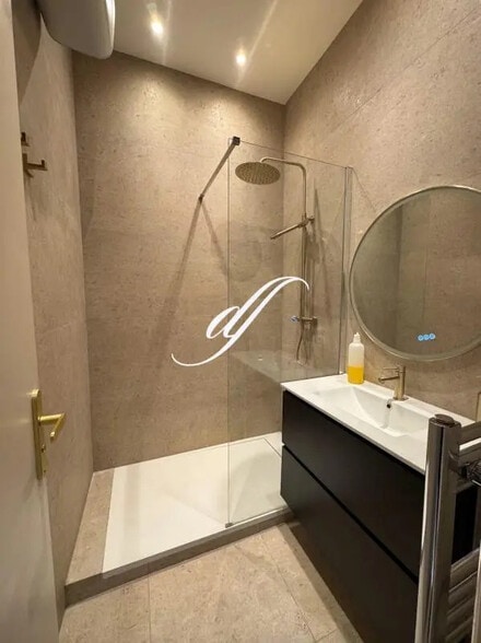 Local commercial dans Paris à vendre - Photo intérieure – Image 3 sur 5