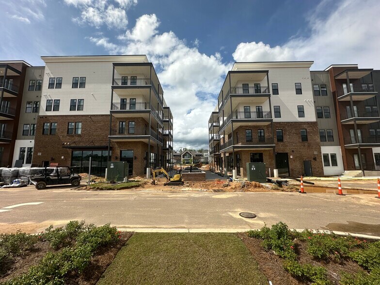 0 Commonwealth Ave, Oxford, MS à louer - Photo de l’immeuble – Image 1 sur 9
