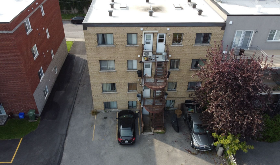 3950 Rue Évangéline, Montréal, QC à vendre - Photo de l’immeuble – Image 3 sur 4