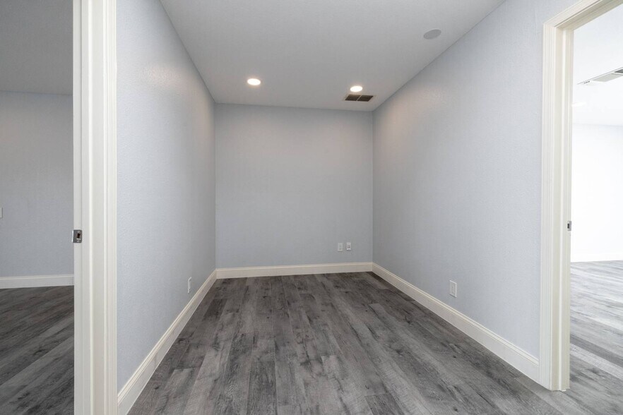2401 Garden Park Ct, Arlington, TX à louer - Photo de l’immeuble – Image 3 sur 34