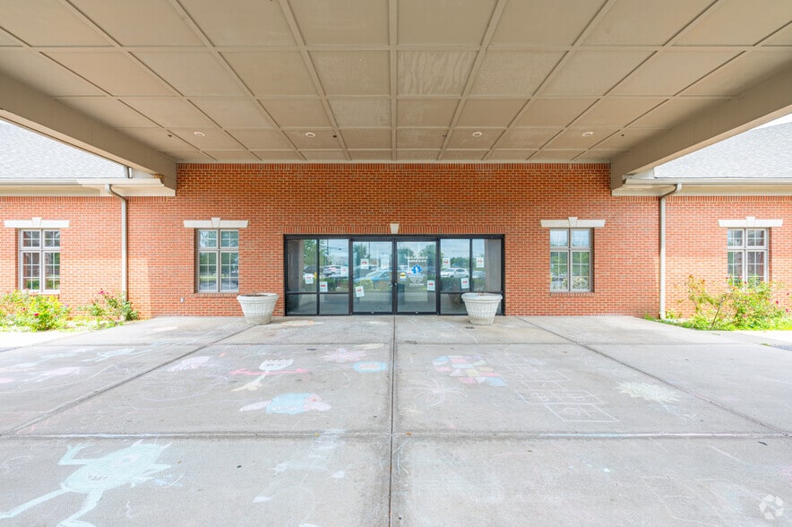 1300 W Jefferson St, Franklin, IN à louer - Photo de l’immeuble – Image 3 sur 6