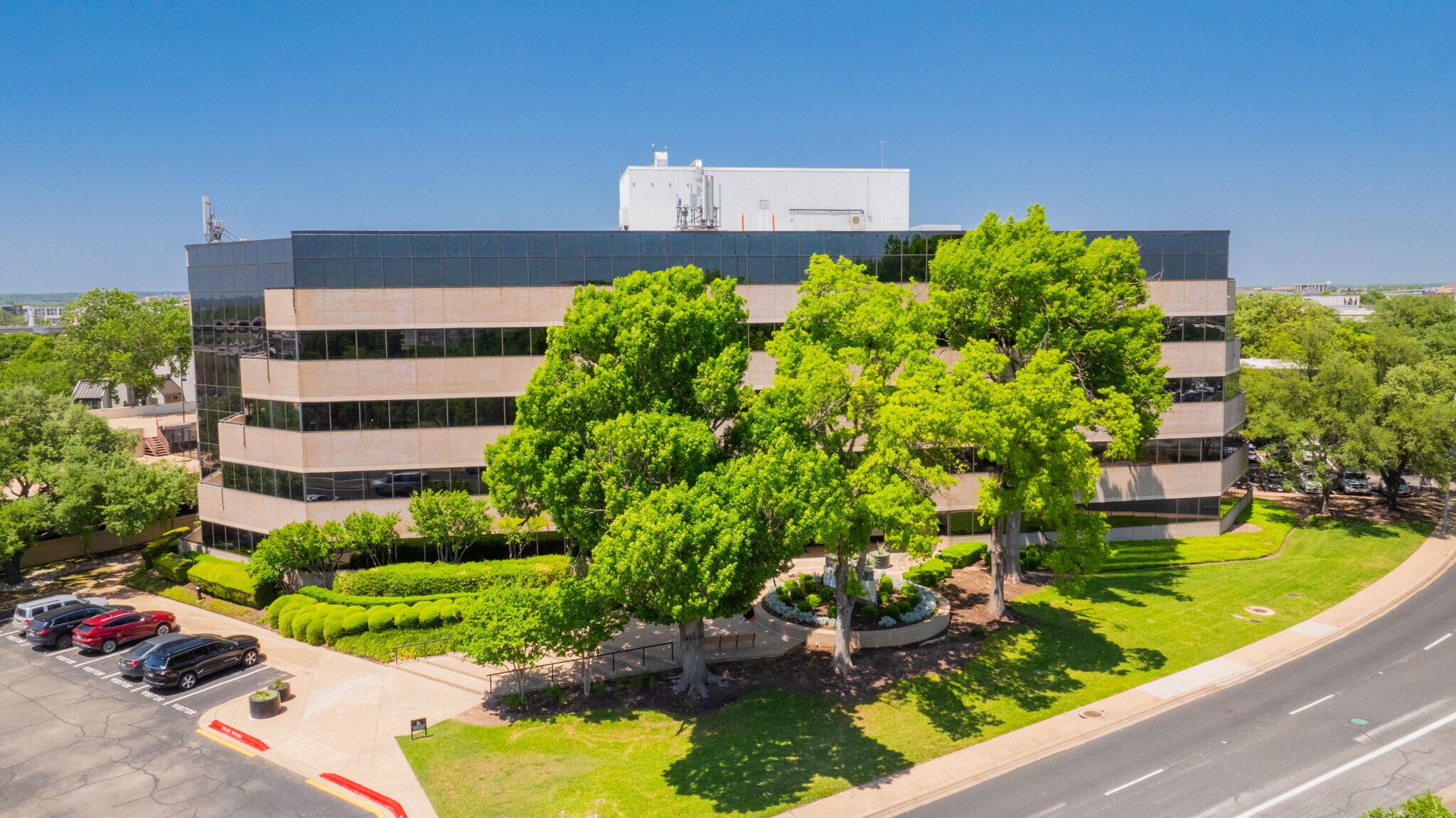6300 La Calma Dr, Austin, TX à louer Photo principale– Image 1 sur 12