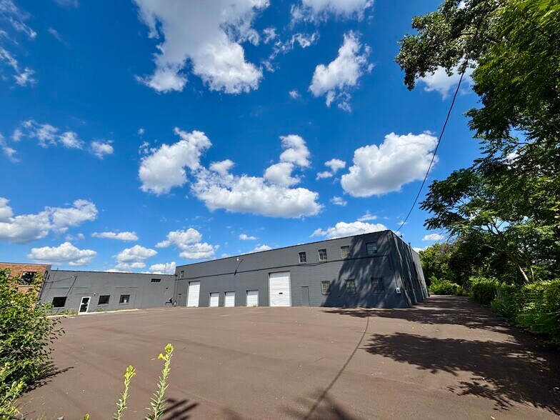 1121 River St, Lansing, MI à vendre - Photo de l’immeuble – Image 3 sur 26