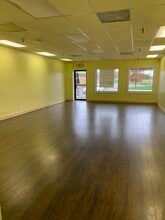 645 Poquonock Ave, Windsor, CT à louer Photo intérieure– Image 2 sur 4