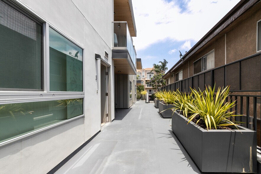 1743 Butler Ave, Los Angeles, CA à vendre - Photo de l’immeuble – Image 3 sur 47