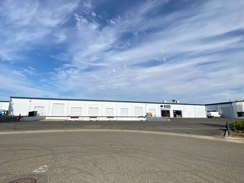 10170 Croydon Way, Sacramento, CA à louer - Photo de l’immeuble – Image 3 sur 5