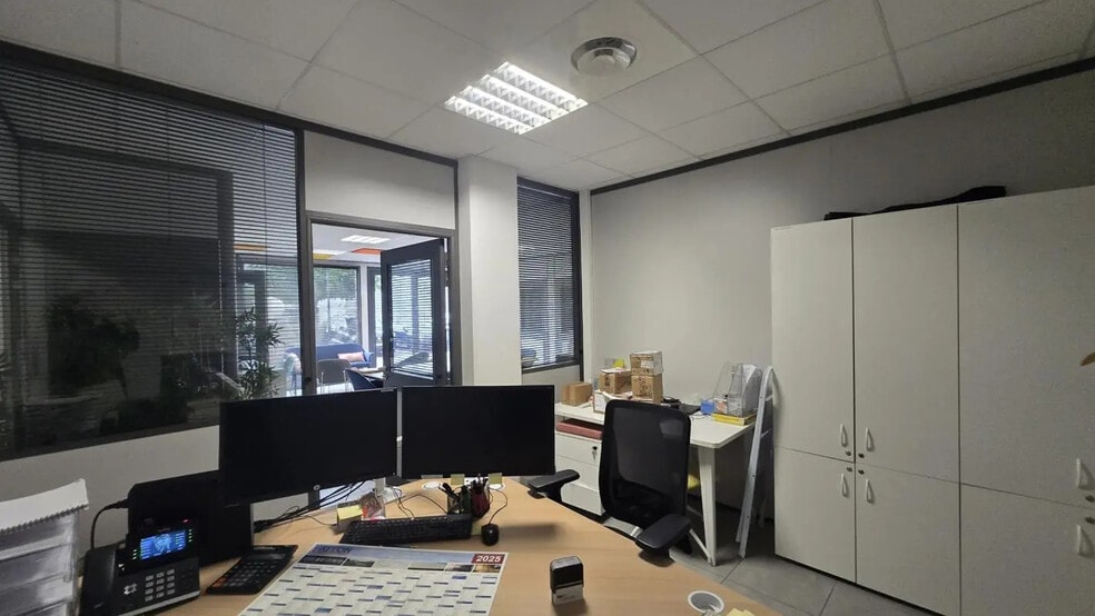 Bureau dans La Seyne-sur-Mer à vendre - Photo de l’immeuble – Image 2 sur 6